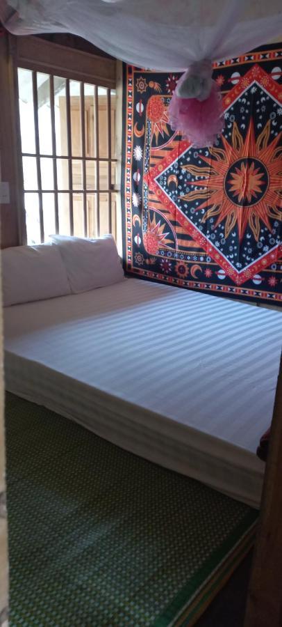 Du Gia Van Chung Homestay Làng Cac Εξωτερικό φωτογραφία