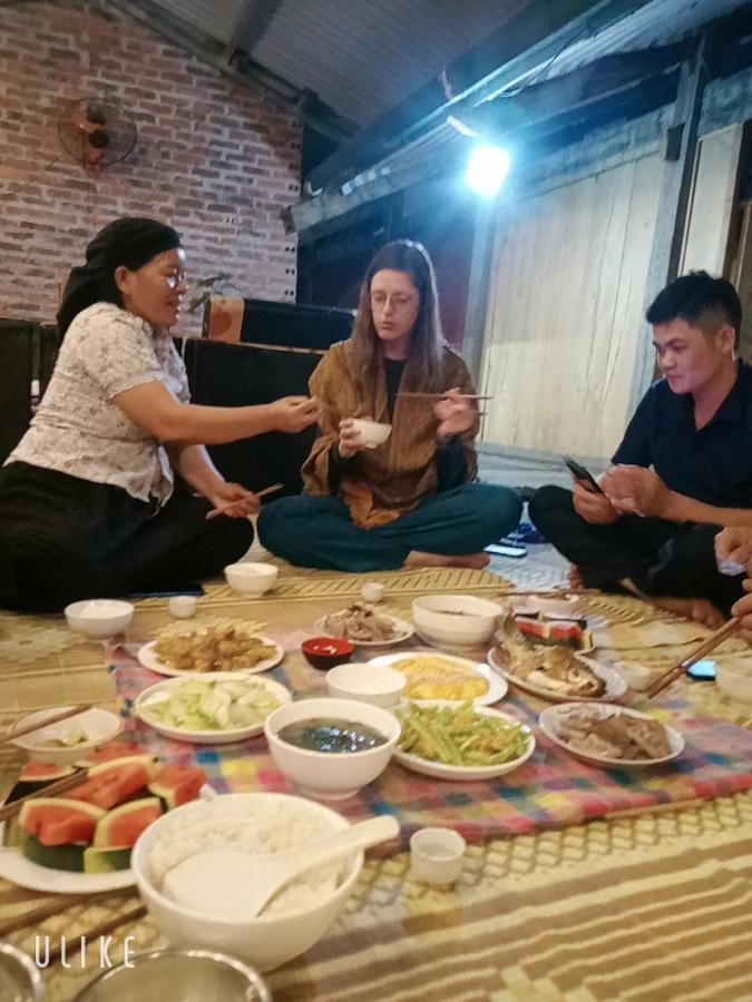 Du Gia Van Chung Homestay Làng Cac Εξωτερικό φωτογραφία